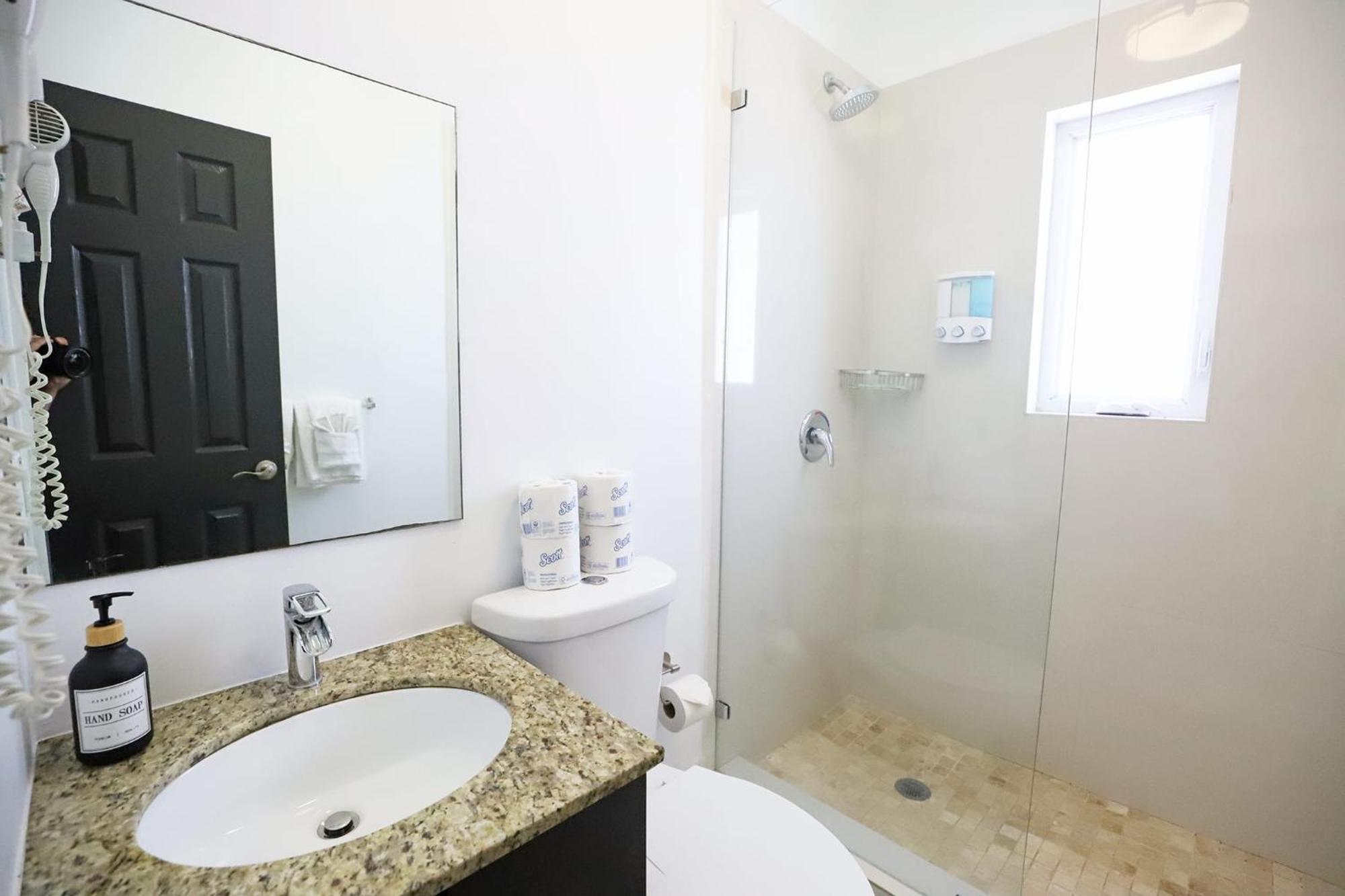 Miami Beach Apartment With Private Patio Free Parking Family Friendly No Pet Fee Exterior photo